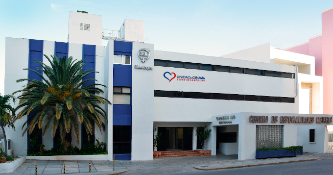Fachada del Centro de Especialidades Médicas en Calle 60, Centro de Mérida, donde consulta el Dr. Lizandro Lizama